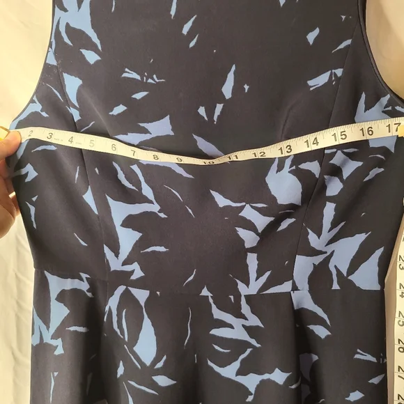 Ann Taylor navy blue & blue floral print woven fit and flare midi dress Size 6 - Picture 9 of 10